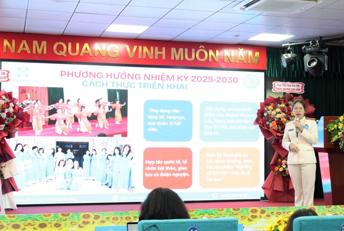 Trung ta Vo Thi Hong Huong bao cao tai Dai hoi. Anh: Song Han