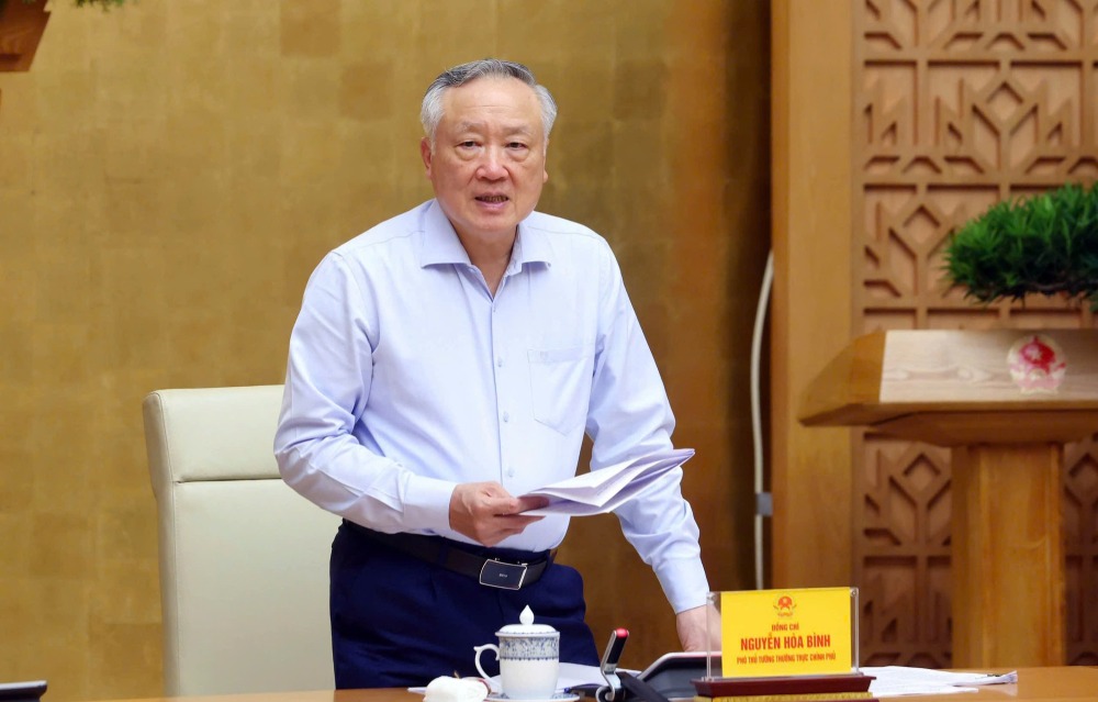 Politburo member and Permanent Deputy Prime Minister Nguyen Hoa Binh emphasized that the meeting agreed with the proposal to integrate 3 national target programs into 1 program. Photo: Pham Dong