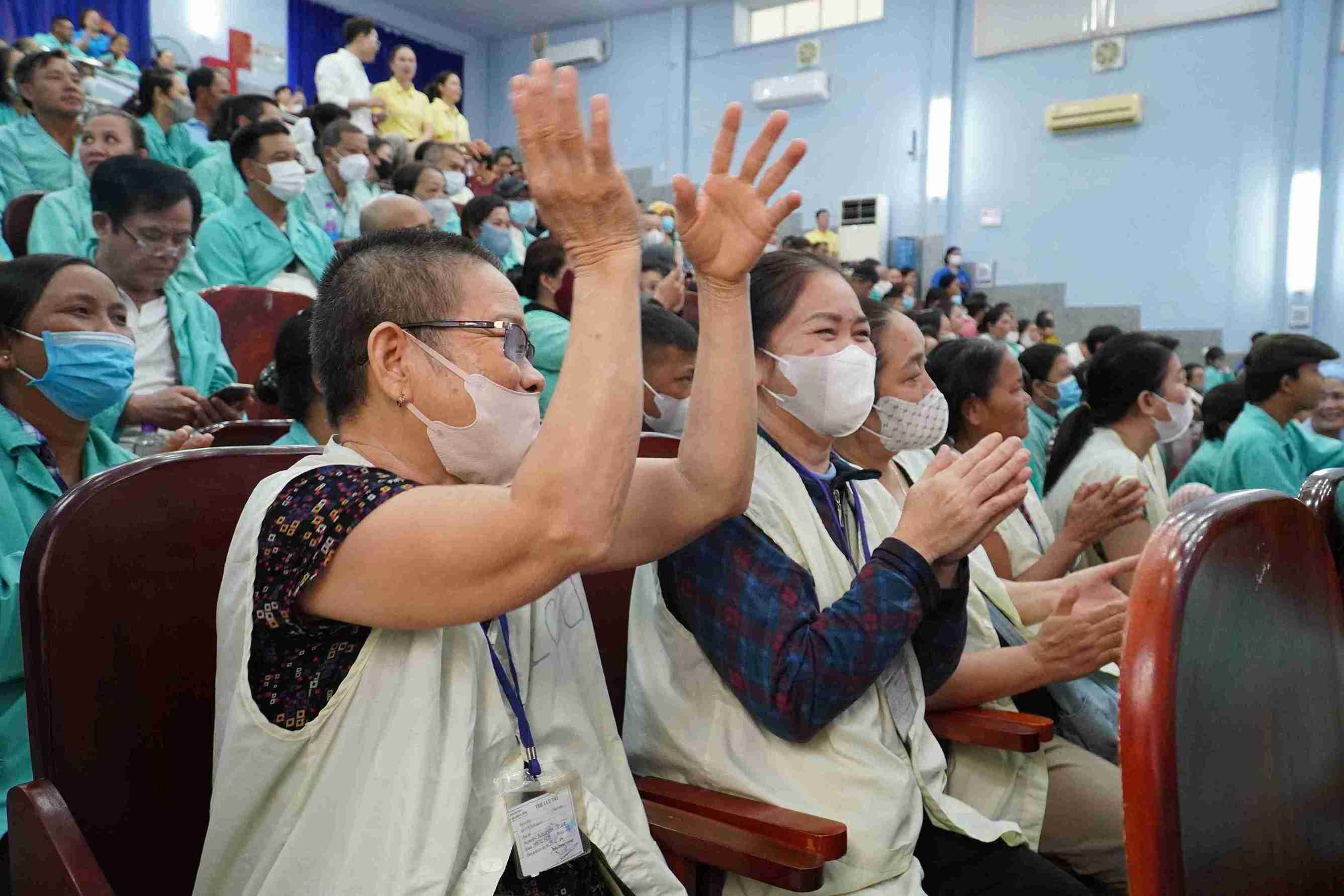 aNhung giai dieu trong treo, loi ca am ap da cham den trai tim cua