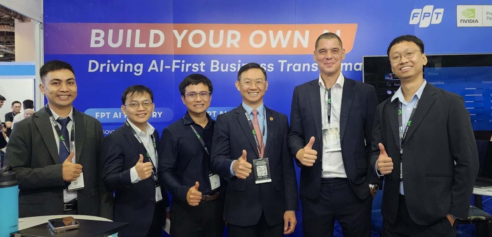 FPT received a lot of attention at the Tech Week Singapore event. Photo: FPT