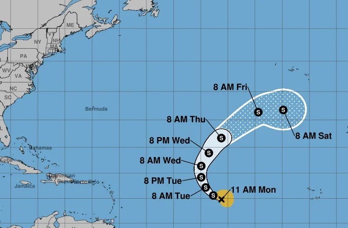 Pronostico de la trayectoria del tifon Lorenzo en el Oceano Atlantico. Foto: NOAA