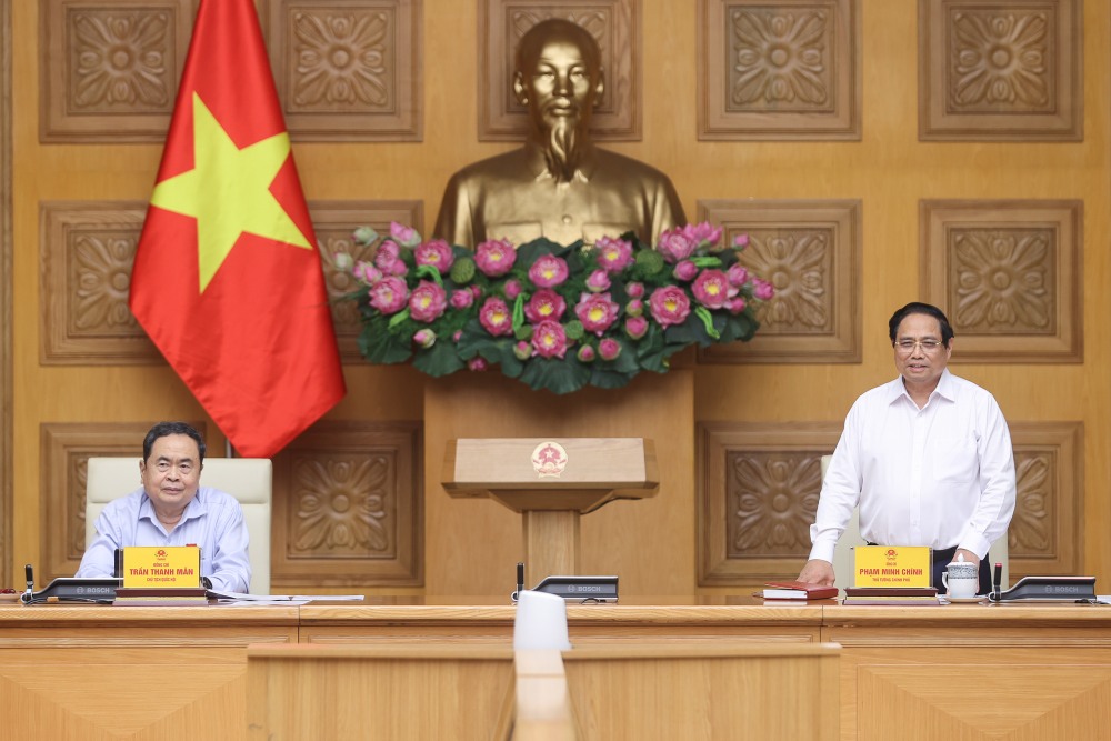 Prime Minister Pham Minh Chinh and National Assembly Chairman Tran Thanh Man co-chaired a meeting on a number of key contents in preparation for the 10th Session of the 15th National Assembly. Photo: Nhat Bac