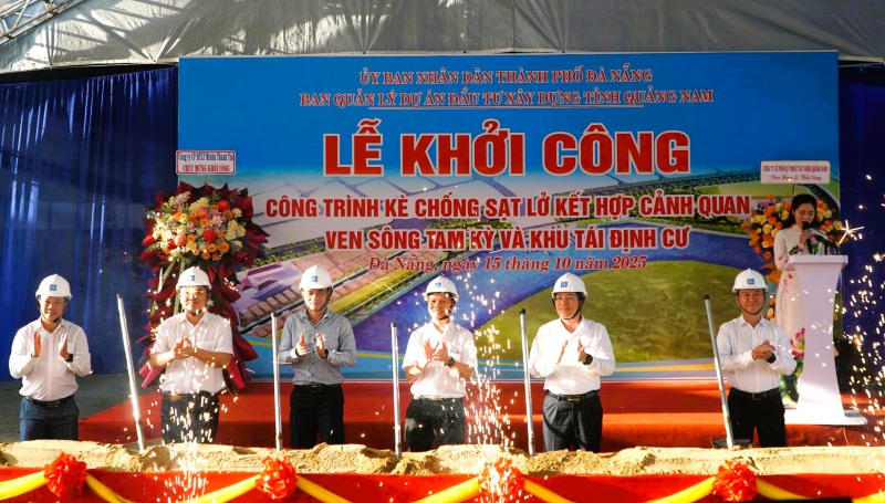 Da Nang khoi cong cong trinh ke va duong ven song Tam Ky, chong sat lo, tao canh quan do thi. Anh: Truong An