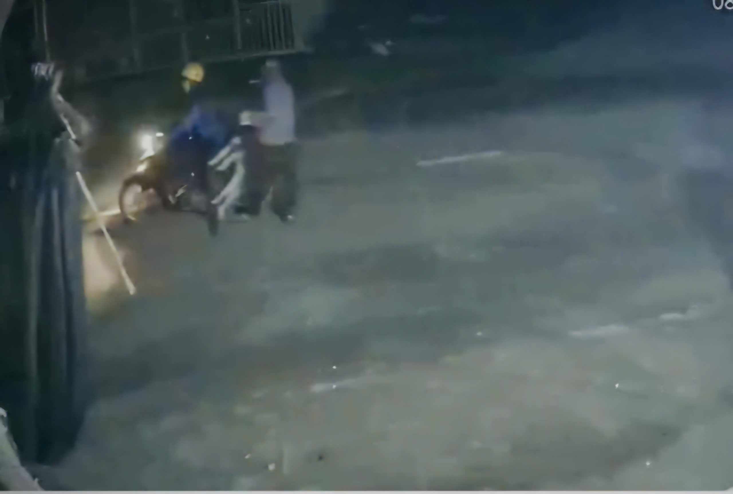 Hinh anh cac doi tuong bat trom cho tren dia ban xa La Da (Lam Dong) duoc camera an ninh ghi lai. Anh: Cong an cung cap