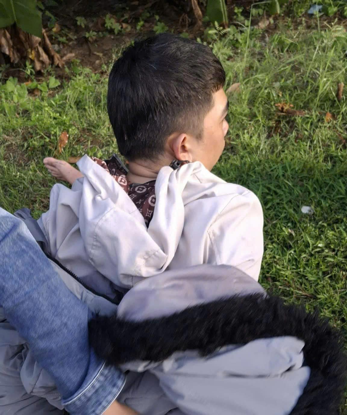 Mot doi tuong trom cho duoc co quan cong an mat phuc, khong che bat giu. Anh: Cong an cung cap