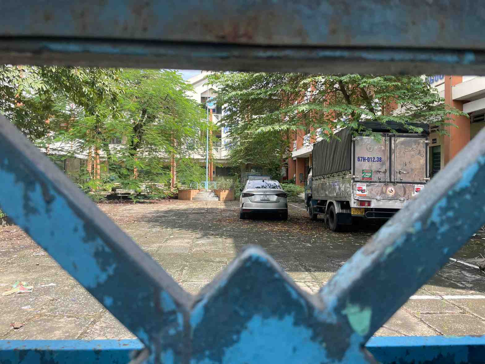The old facility of Thai Hoa High School is now abandoned. Photo: Dinh Trong