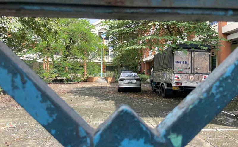 The old facility of Thai Hoa High School is now abandoned. Photo: Dinh Trong