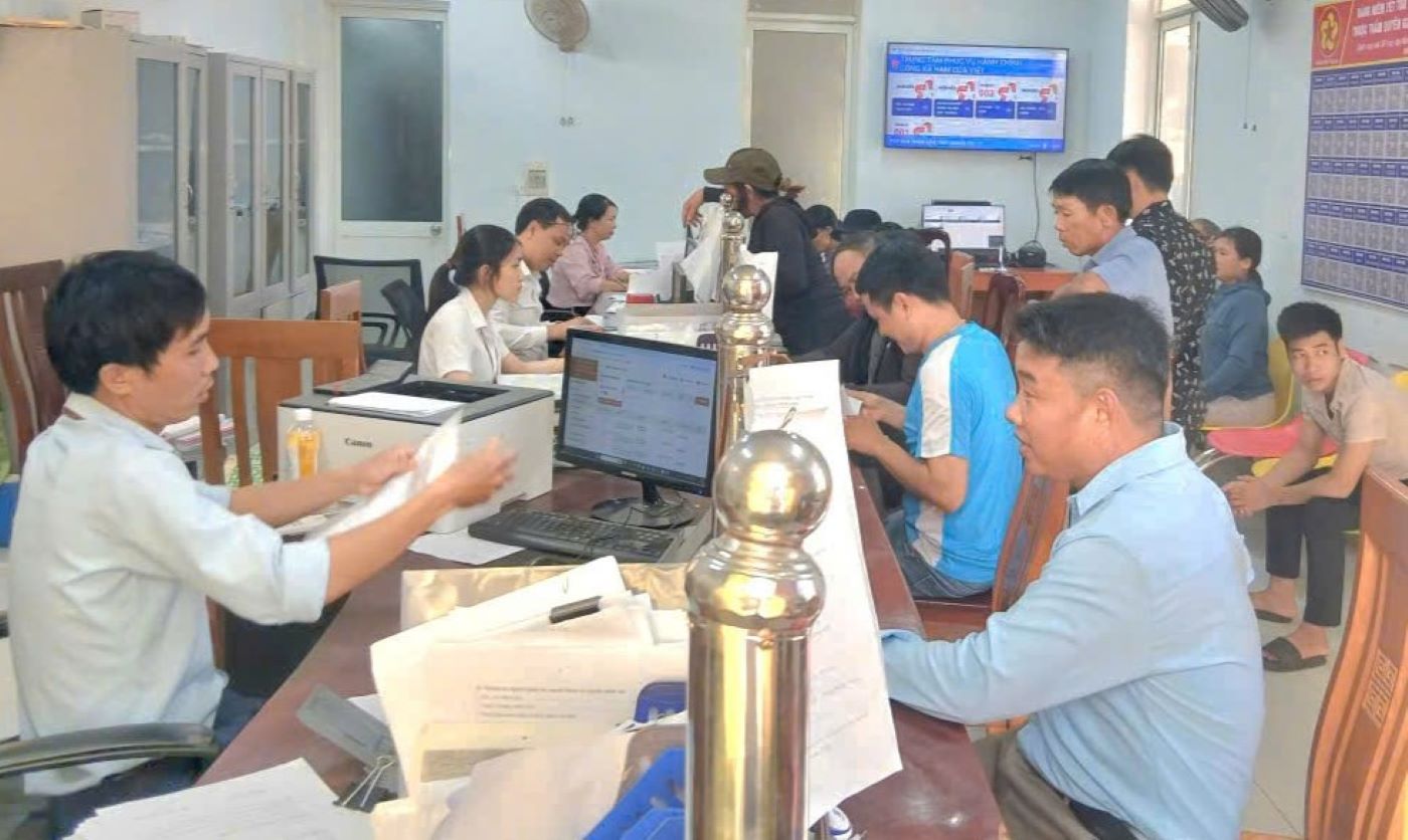 Public administrative service center in Nam Cua Viet commune. Photo: Hung Tho