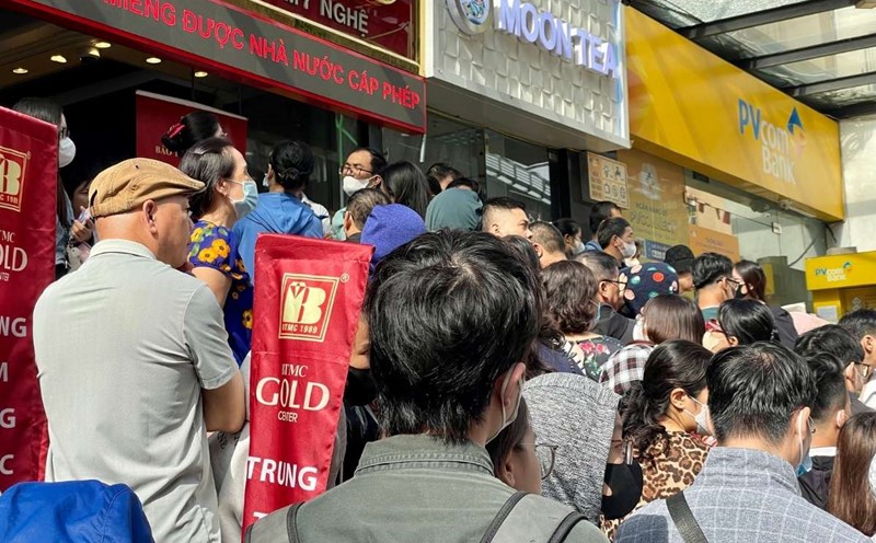 Gold prices increased rapidly, some have not been able to buy for 3 days, while some have accumulated 50 taels. Photo: Thanh Binh