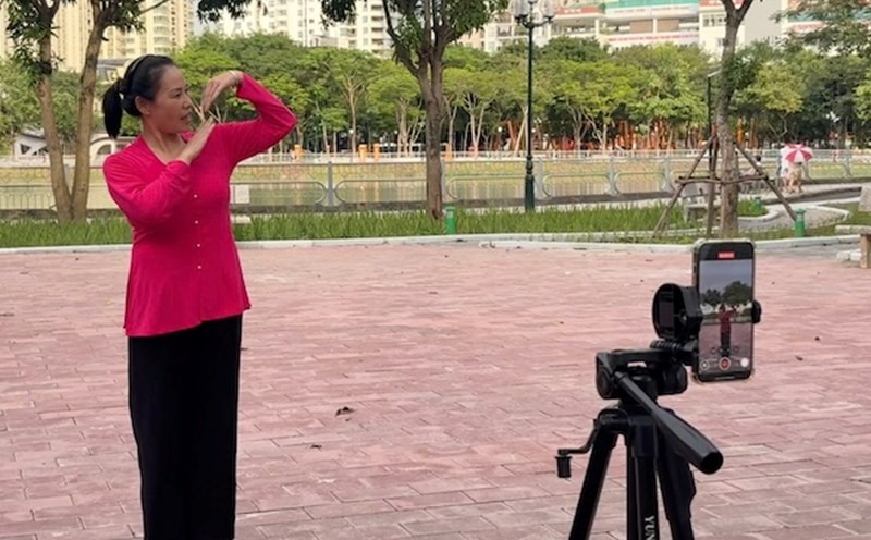 arriving 40 days early, Hanoi Park is ready to serve people with a new look.