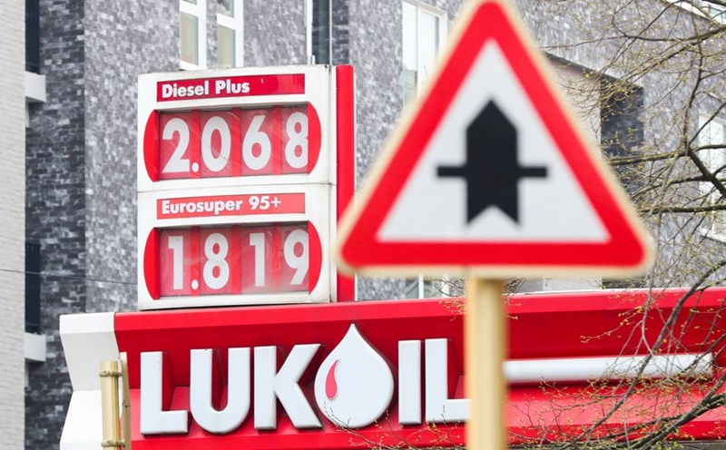 He imposed sanctions on Russian oil giants Lukoil and Rosneft. Photo: Xinhua