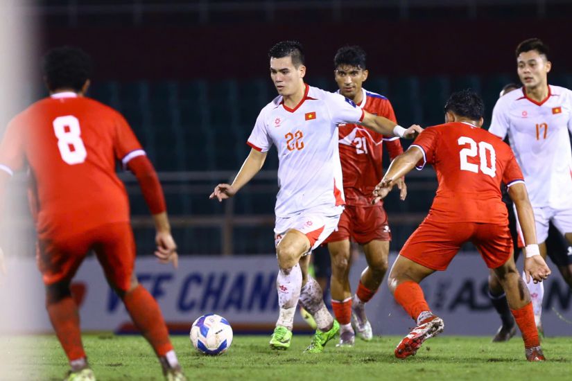 통일 경기장에서 열린 네팔 대표팀과의 경기에서 베트남 대표팀. 사진: Thanh Vu