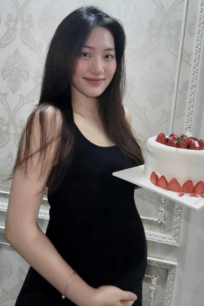 Viet Huong don sinh nhat tuoi 27. Anh: Chup tu trang ca nhan