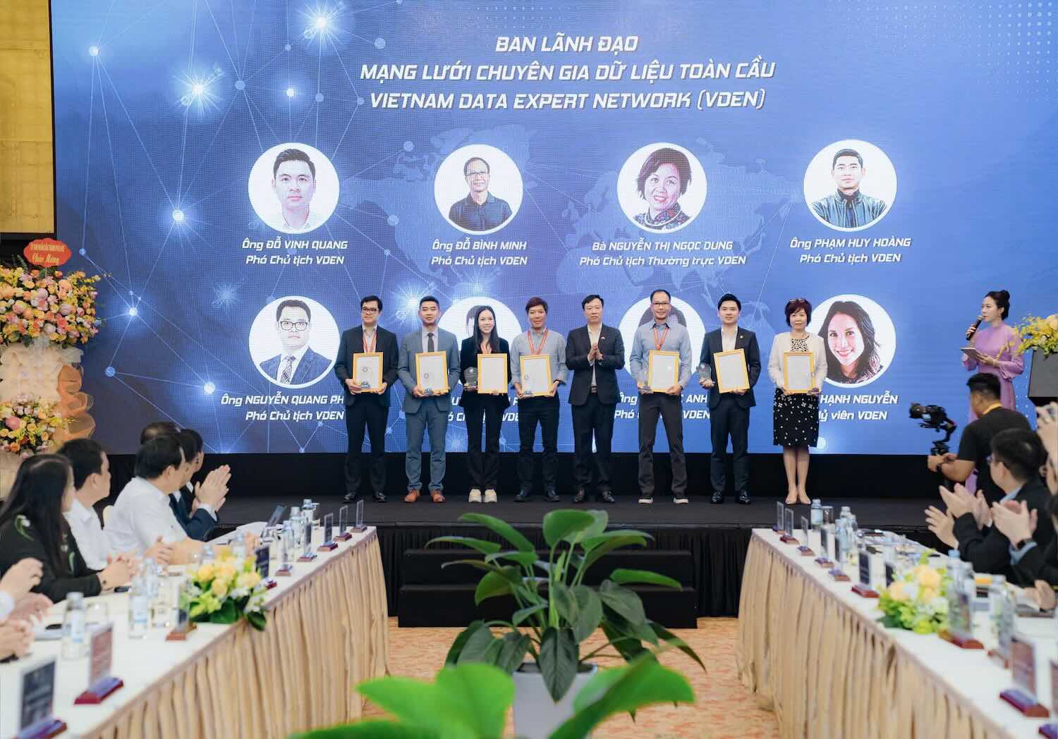 The Global Data Expert Network Leadership Board was introduced at the event. Photo: Quang An.