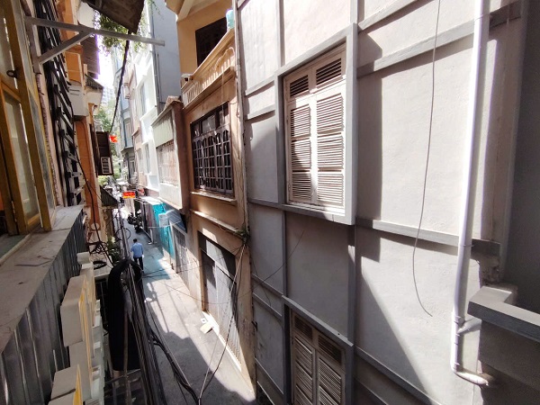 People reported that the current land change procedures are inadequate. Photo: Xuyen Dong