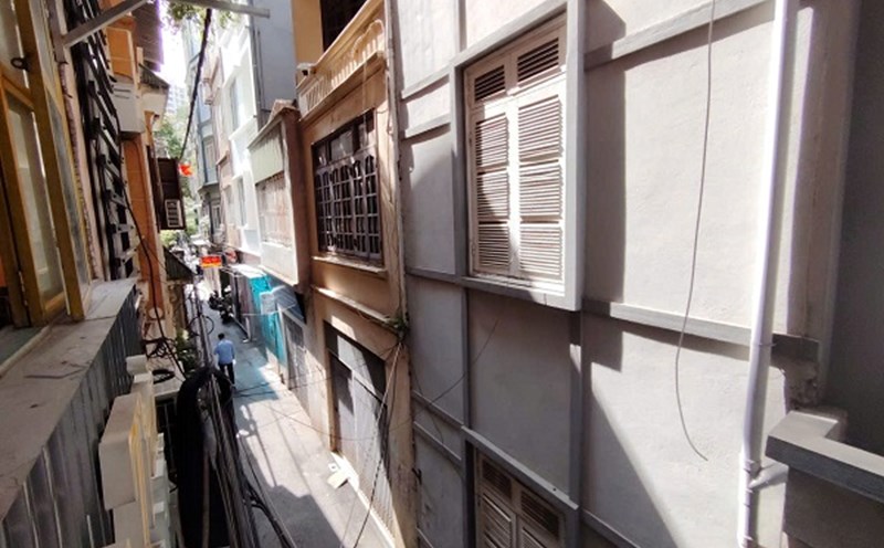 La gente refleja que los procedimientos de cambio de tierras actuales tienen deficiencias. Foto: Xuyen Dong