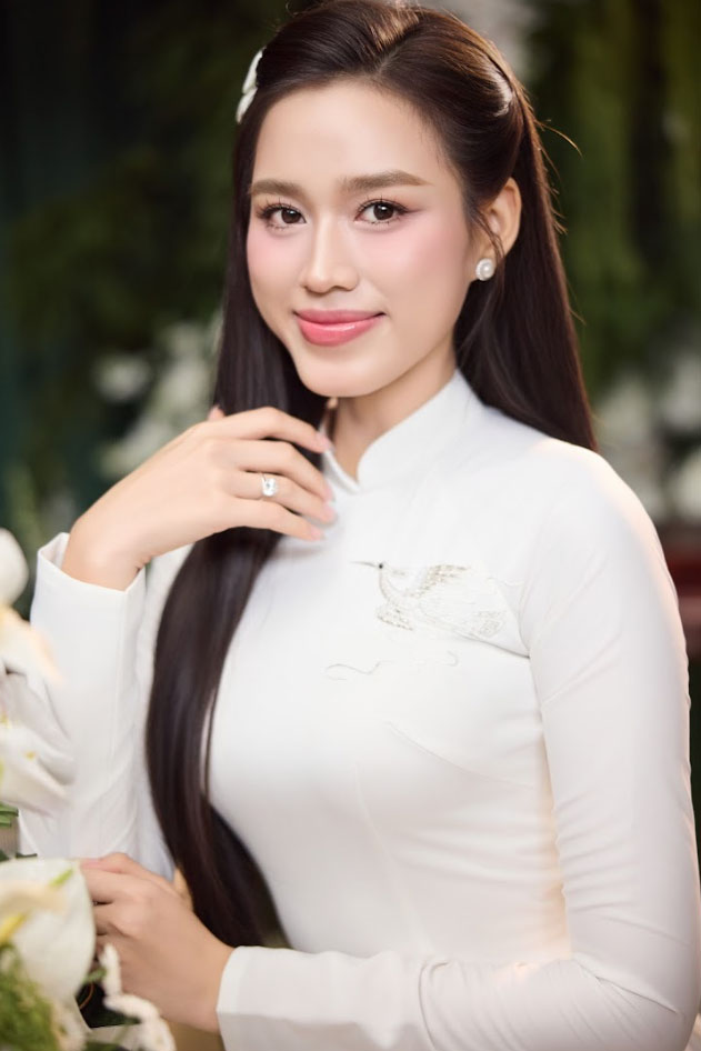 Co dau Do Thi Ha trong sang 16.10. Anh: Nghe si cung cap