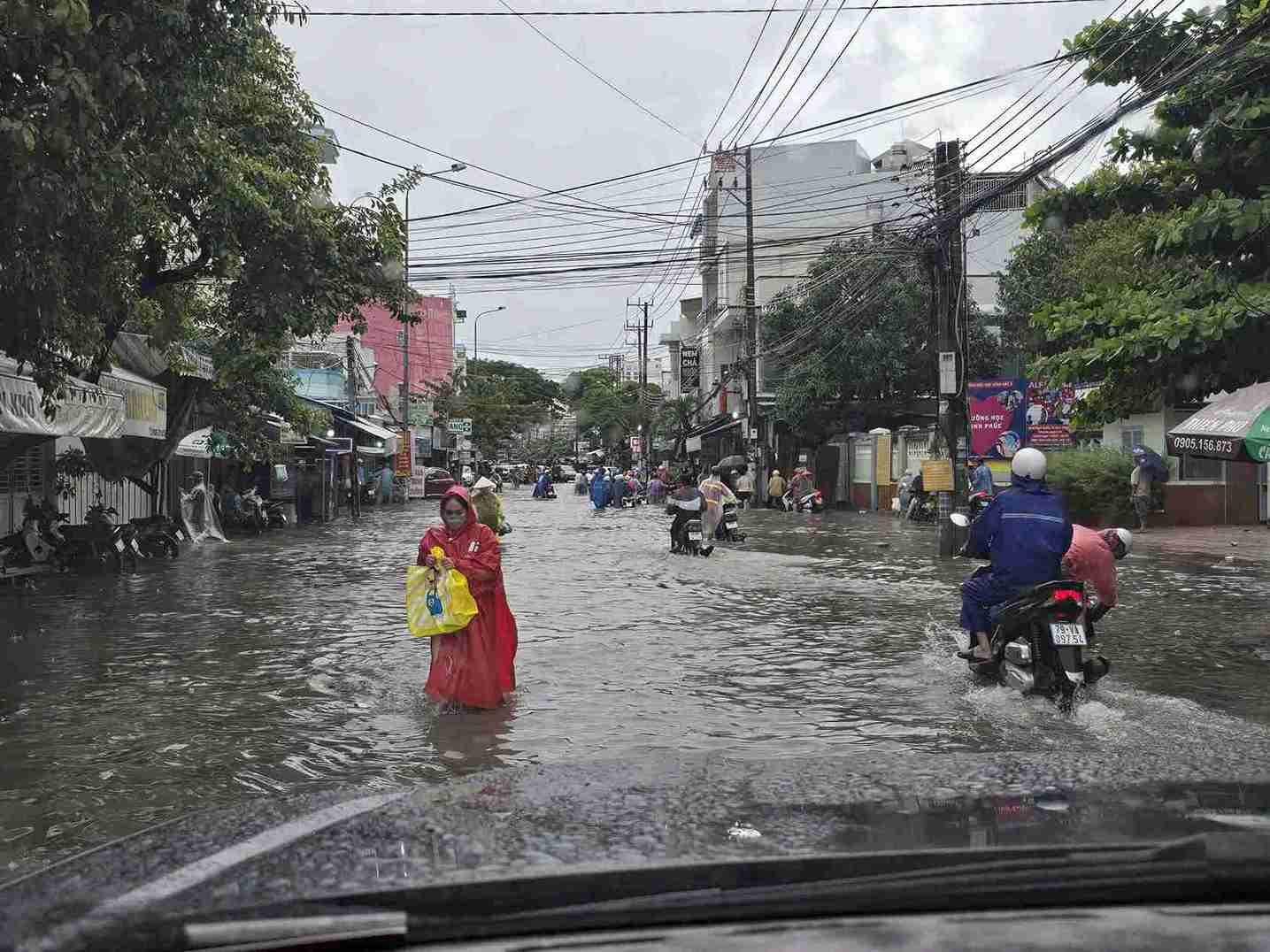 Theo du bao, khu vuc tinh Khanh Hoa tiep tuc co mua voi luong mua tich luy pho bien tu 20 - 40mm, co noi tren 60mm. Anh: Huu Long