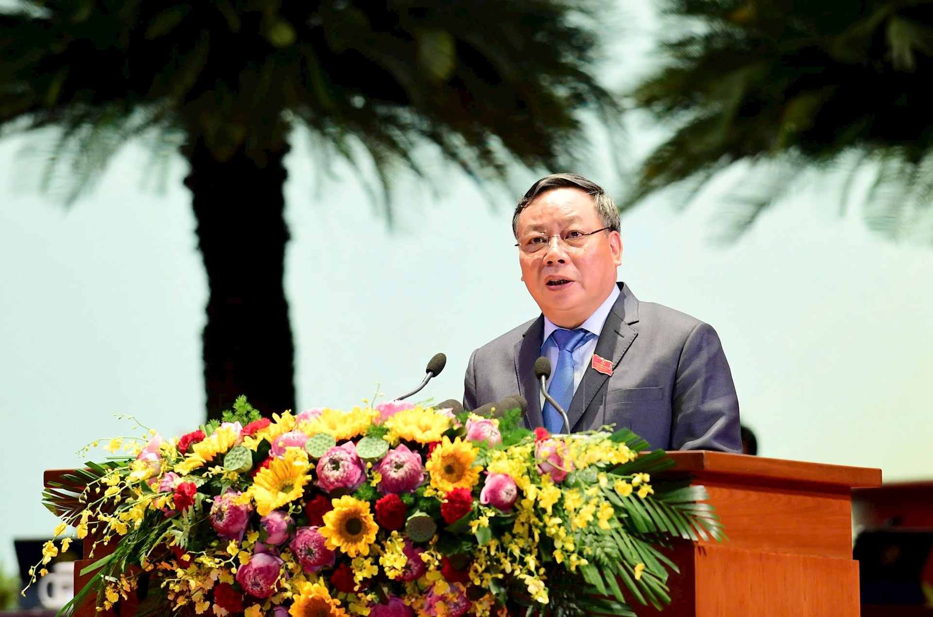 Pho Bi thu Thuong truc Thanh uy Ha Noi Nguyen Van Phong trinh bay Bao cao chinh tri Dai hoi dai bieu Dang bo thanh pho Ha Noi lan thu XVIII. Anh: Viet Thanh