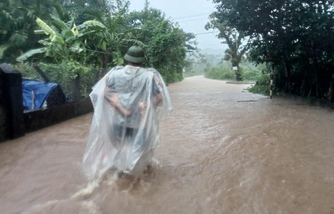 Many roads in Phu Loc commune (Hue city) were partially flooded due to heavy rain. Photo: Quang An.