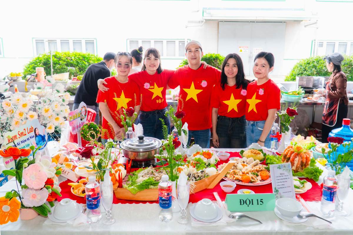 A team participating in the Culinary Competition organized by the grassroots trade union. Photo: Trade Union