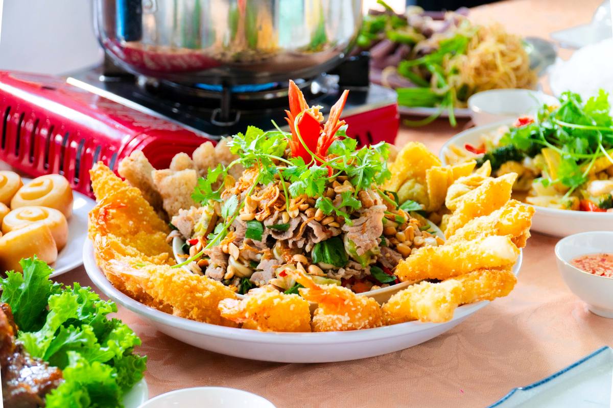 Tung mon an deu duoc doan vien, nguoi lao dong trinh bay cong phu, bat mat.