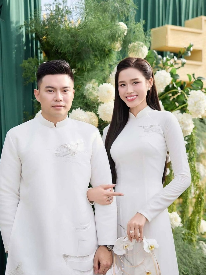 Co dau, chu re dien ao dai trang dong dieu trong le nap tai. Anh: Team Le Chi Linh