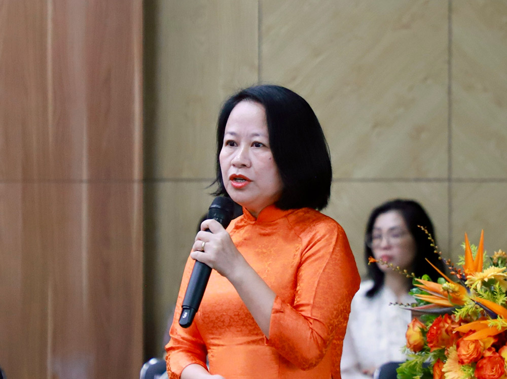 ThS. Nguyen Thi Lan Huong phat bieu de dan Hoi thao. Anh: Xuan Truong