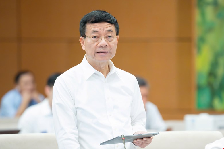 Minister of Science and Technology Nguyen Manh Hung said that the draft Law on Digital Transformation stipulates that the State allows the use of at least 1% of the state budget to carry out digital transformation. Photo: Quochoi.vn.