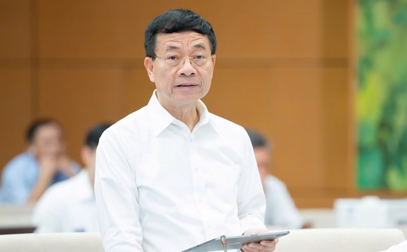 Minister of Science and Technology Nguyen Manh Hung said that the draft Law on Digital Transformation stipulates that the State allows the use of at least 1% of the state budget to carry out digital transformation. Photo: Quochoi.vn.