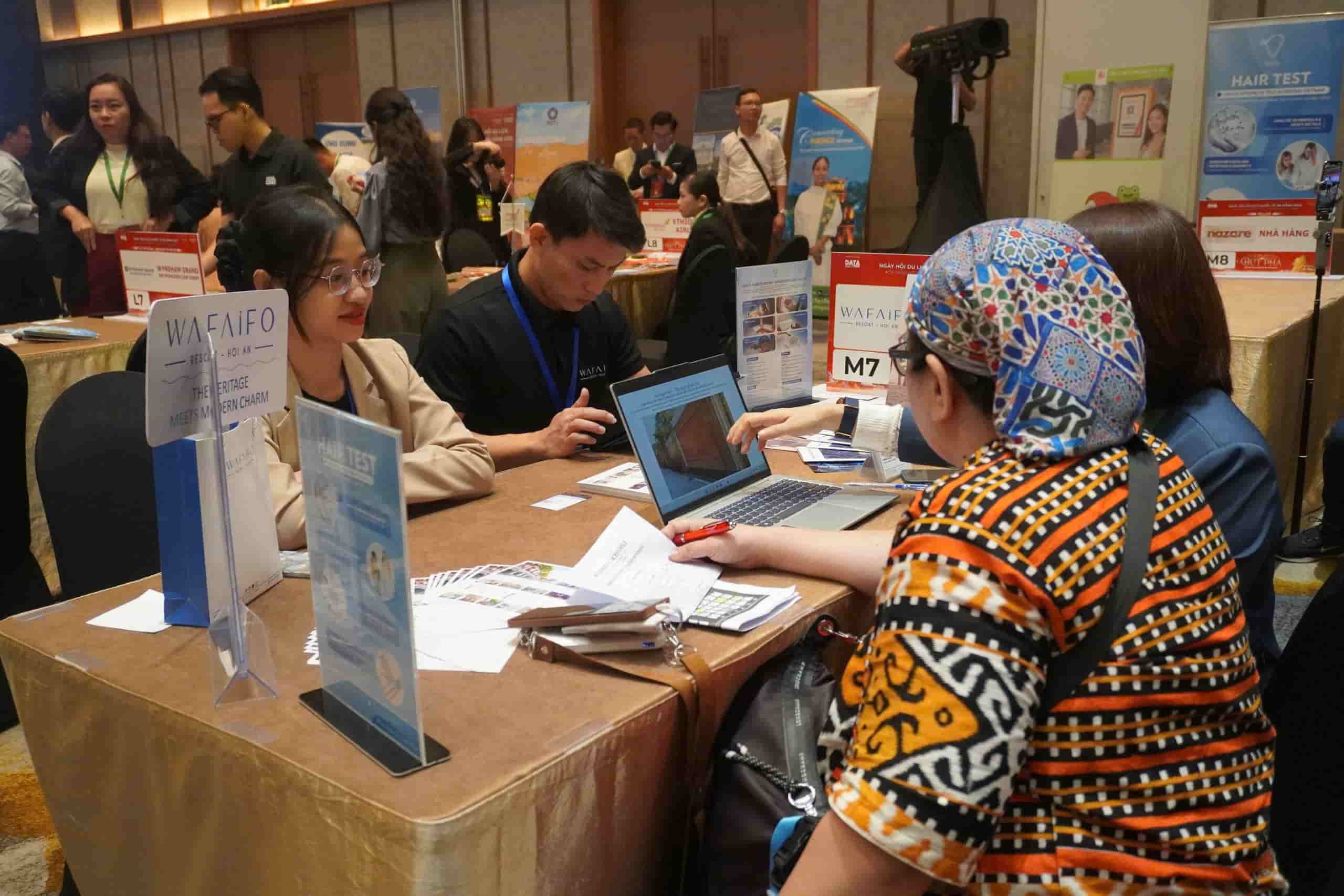 Da Nang International Tourism Festival opened with nearly 6,000 exchanges. Photo: Tran Thi