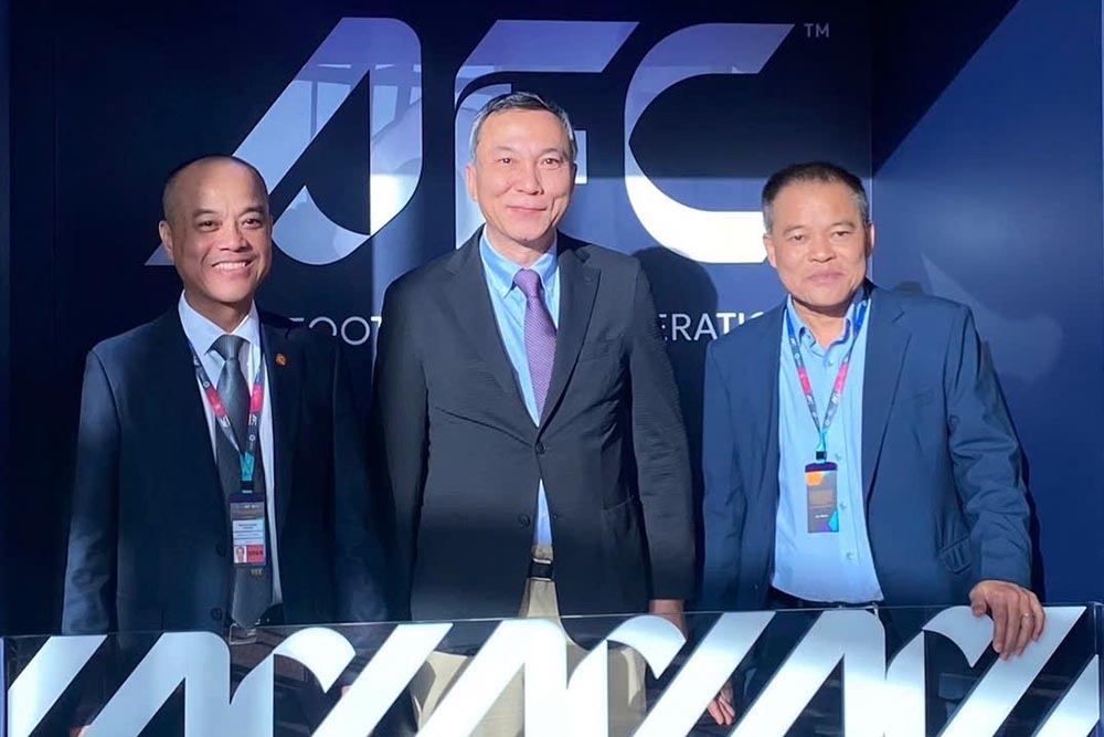 Ong Tran Quoc Tuan (giua) - Uy vien Thuong vu AFC, Chu tich VFF tham du Le trao giai thuong AFC 2025. Anh: VFF