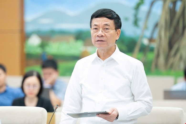 Minister of Science and Technology Nguyen Manh Hung said that this amendment to the law is like "injecting some new DNA muiots" into the old law. Photo: Quochoi.vn