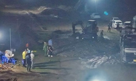 Phòng Cảnh sát kinh tế phát hiện, xử lý vụ chôn, lấp gần 50 tấn chất thải rắn thông thường trái quy định. Ảnh: Công an tỉnh Hưng Yên