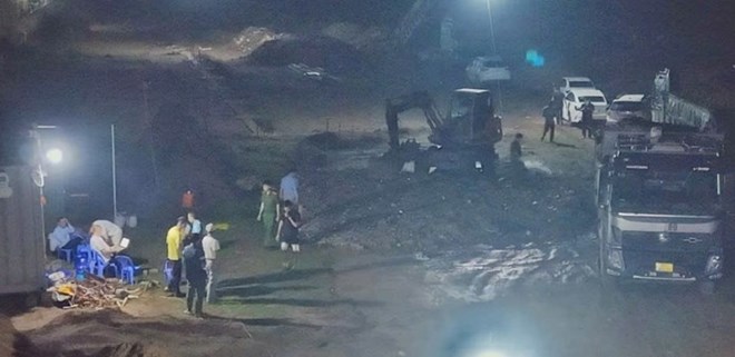 Gần 50 tấn chất thải rắn bị chôn lấp trái phép trong khuôn viên dự án ở Hưng Yên