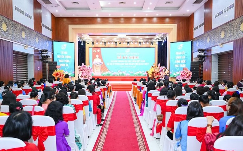The 95th Anniversary of the Founding of the Vietnam Women's Union and meeting with members of the Executive Committee of the Association through the periods. Photo: Thanh Cuong