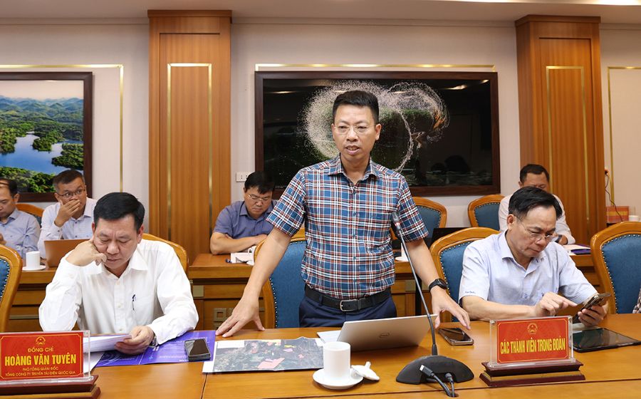 Giam doc Ban QLDA cac cong trinh dien mien Trung – Le Xuan Hoa phat bieu tai buoi lam viec