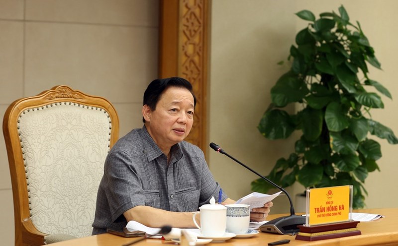 Deputy Prime Minister Tran Hong Ha requested to focus on key areas of the railway industry. Photo: Minh Khoi
