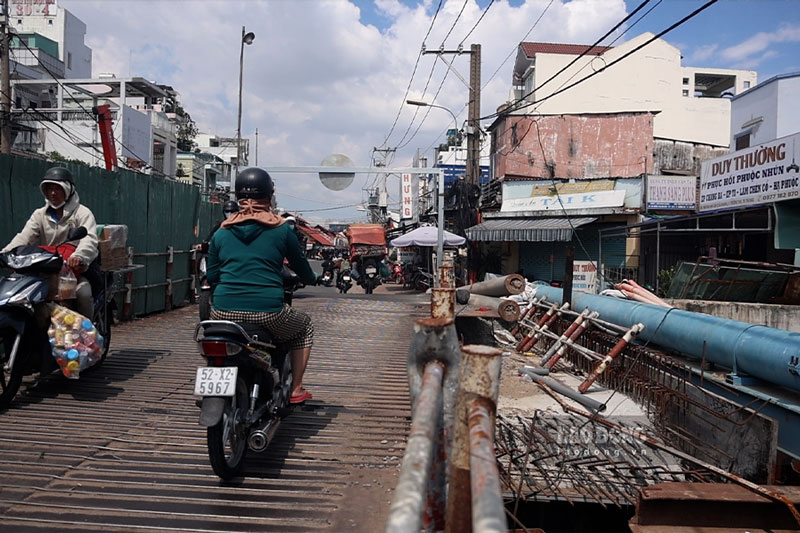 金額13億2 000万ドンの Cau Ngang 溝の改修プロジェクトが着工加速中です.