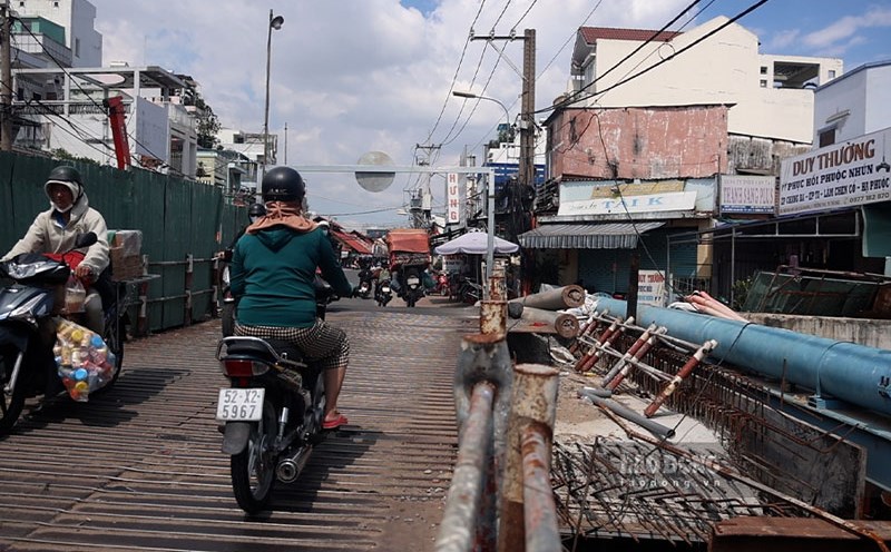 The Cau Ngang canal renovation project, with a capital of 13.2 billion VND, is accelerating construction.