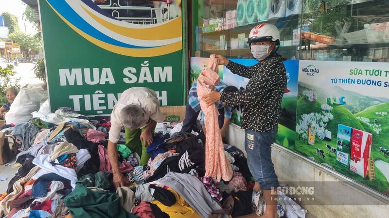 Khu vuc truoc sieu thi Kim Ngan. Anh: Lam Thanh