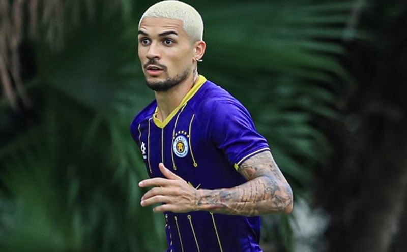 Midfielder Hendrio successfully became a citizen, with the Vietnamese name Do Hoang Hen. Photo: HNFC