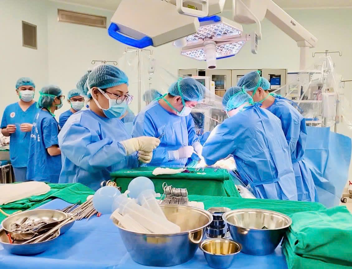 Unusual liver transplant with blood type for a 17-year-old patient. Photo: BVCC