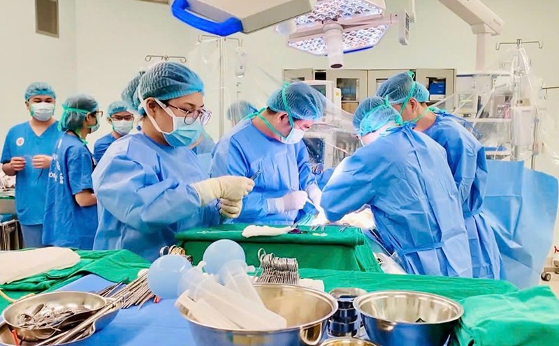 Unusual liver transplant with blood type for a 17-year-old patient. Photo: BVCC