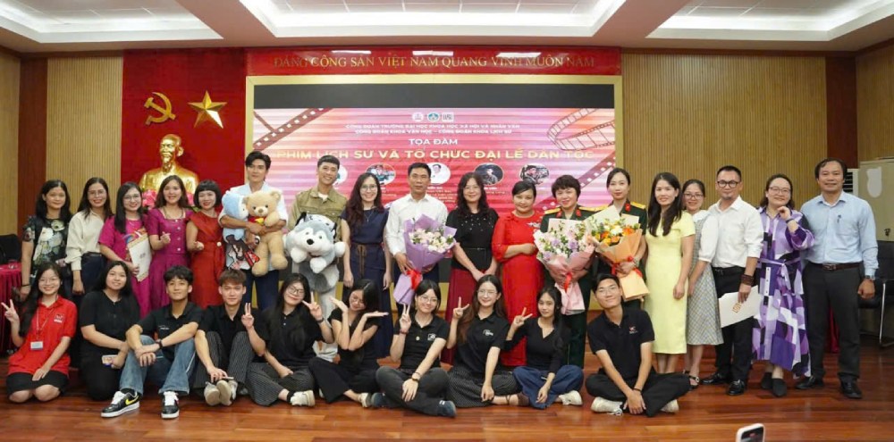 Le syndicat de l'Universite des sciences sociales et humaines vient d'organiser une table ronde sur 'Films historiques et organisation de grandes fetes nationales'. Photo : Bach Tu