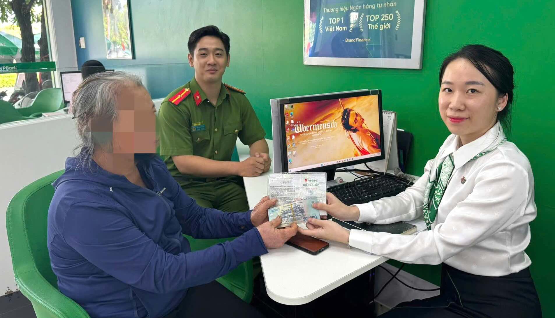 Hoan Lao Commune Police have just promptly prevented an online scam. Photo: Hoan Lao Commune Police