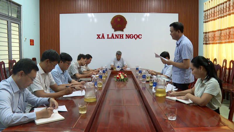 On October 16, Vice Chairman of the Da Nang People's Committee Ho Quang Buu led a working delegation of the city to work with the two mountainous communes of Lanh Ngoc and Son Cam Ha on the implementation of backlogged and behind- schedule public investment projects. Photo: Da Nang City People's Committee