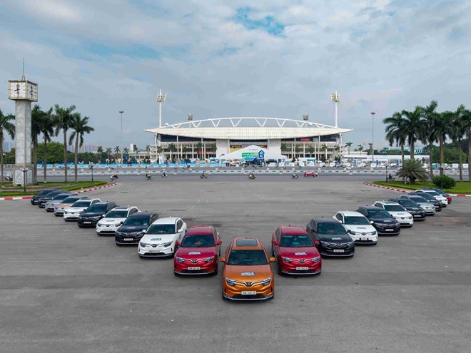 ベトナムで電気自動車がますます普及しています。写真: Xuyen Dong