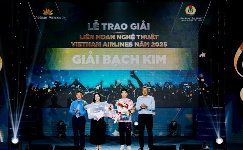 The platinum Award - Champion Award of the Vietnam Airlines Arts Festival 2025 has announced the Vietnam Airport Land Service Company Limited and the Reception Group. Photo: VGCL