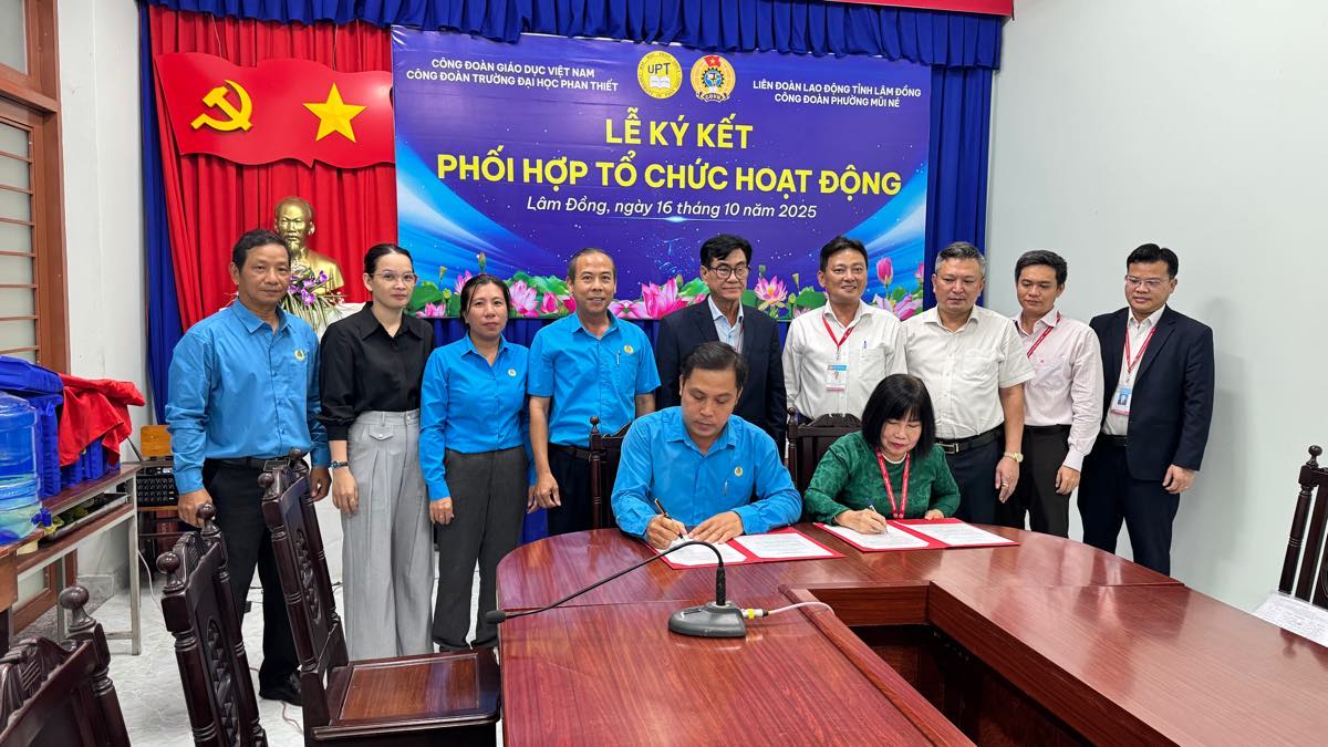 Cong doan phuong Mui Ne ki ket phoi hop hoat dong voi Cong doan truong Dai hoc Phan Thiet. Anh: Duy Tuan